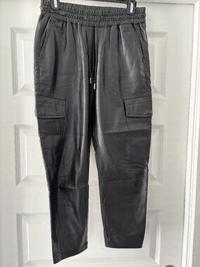 ✨ Zara Black Faux Leather Pants ✨